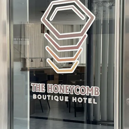 מלון The Honeycomb Boutique גולם