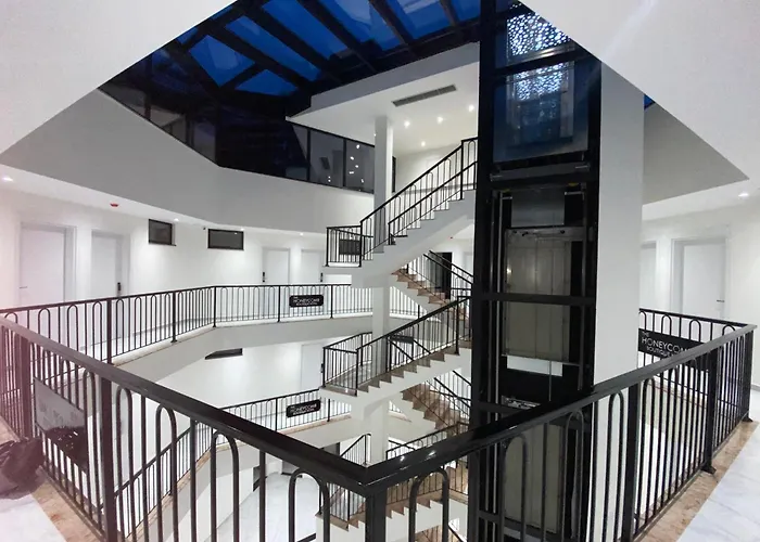 The Honeycomb Boutique 5*