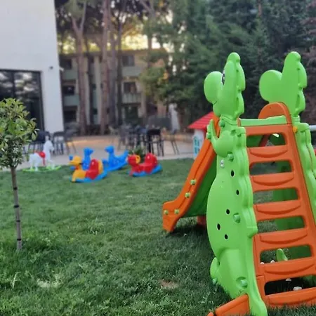 The Honeycomb Boutique 5*