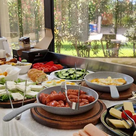 فندق The Honeycomb Boutique 5*