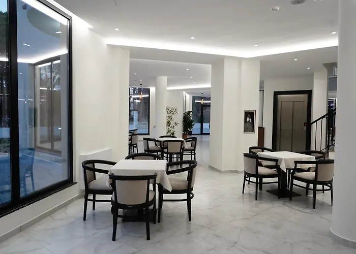 The Honeycomb Boutique 5* 골렘